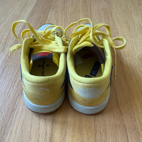 Travis Scott Jordan 1 Retro Low (Canary) - Picture 4 of 6